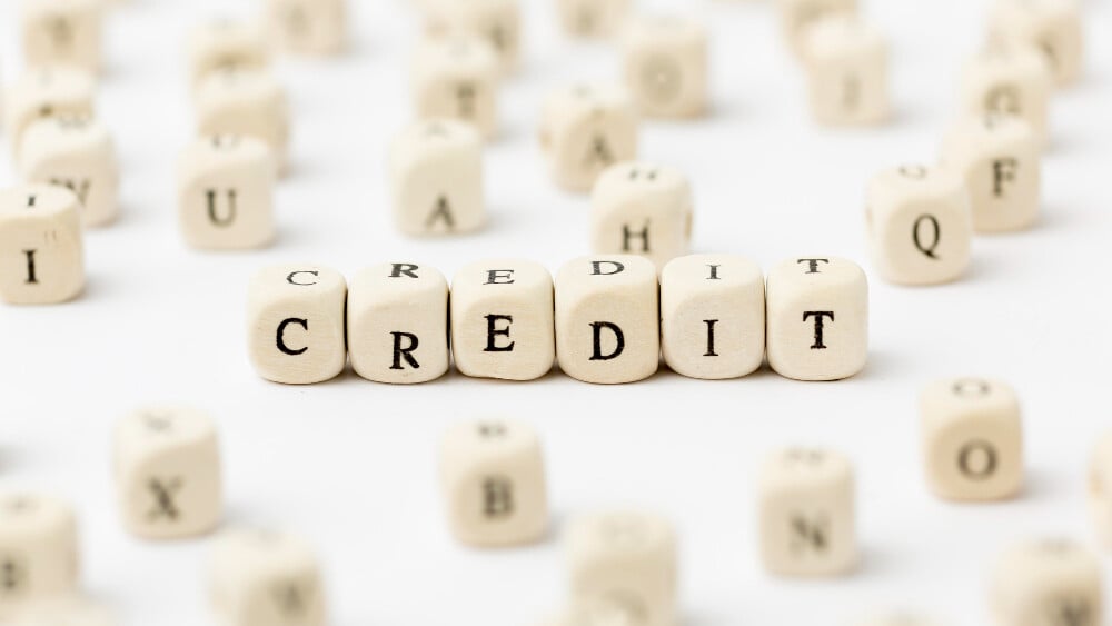 Stabilité professionnelle et rachat de crédits : critères d'acceptation des organismes prêteurs Analyse stabilité professionnelle rachat crédits